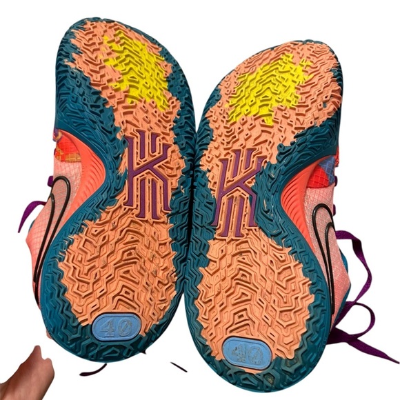 Nike Kyrie low 4 Ep 1 world 1 people sneakers lace up multicolor women 7 - Picture 5 of 8